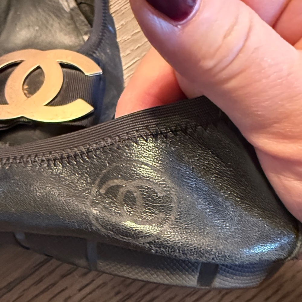 Authentic CHANEL Black Leather Ballet Flats with Gold CC Emblem - Picture 3 of 5